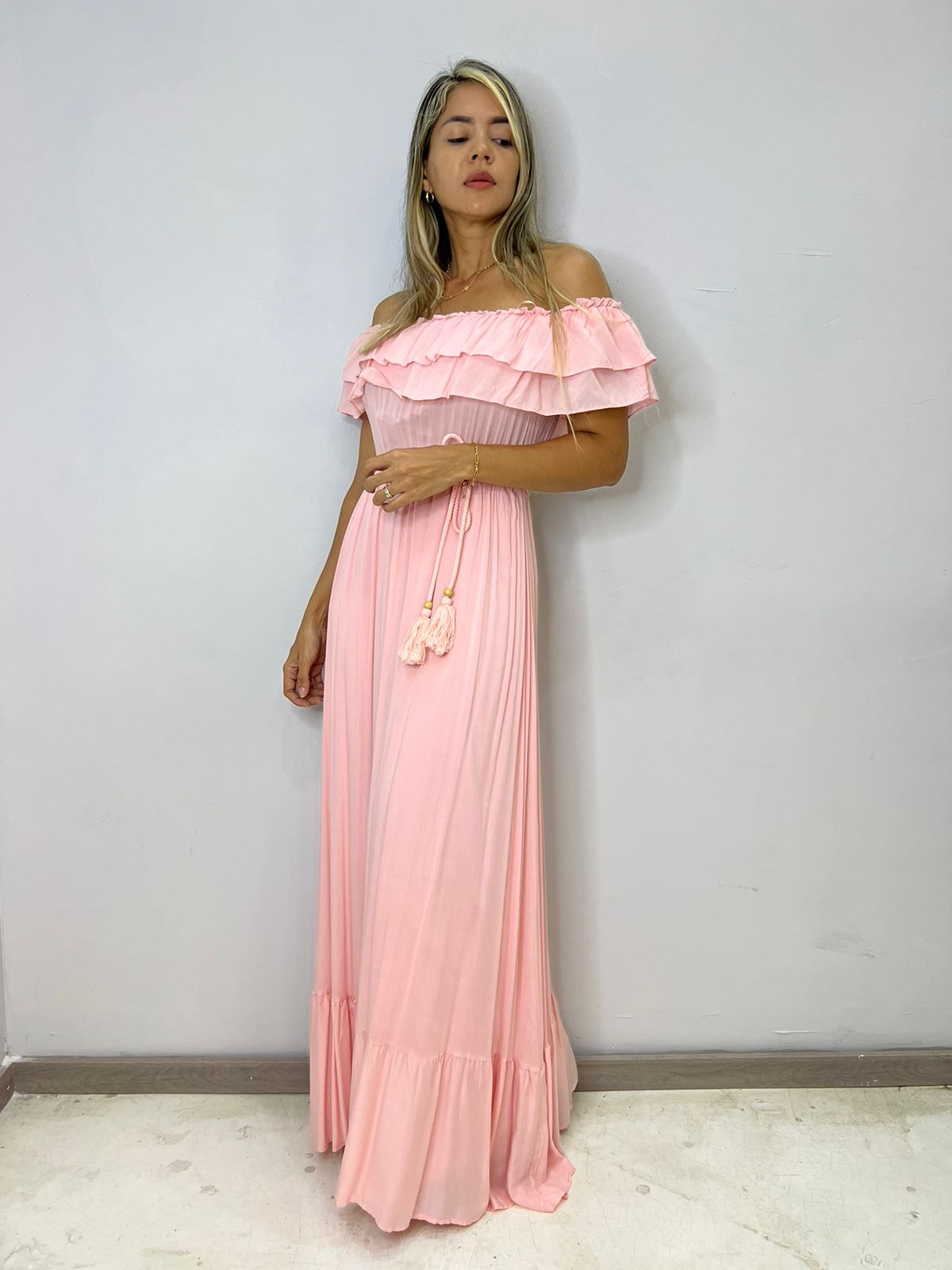 WhatsApp Image 2023-11-11 at 2.43.49 PM Vestido bandeja rosa - Imagen 1