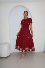 VESTIDO BORDADO LARGO VINO - Imagen 2